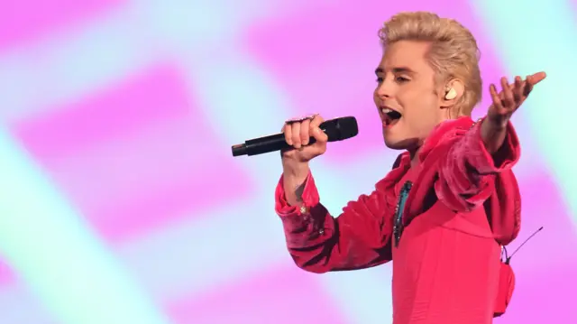 Ukraiński zespół Ziferblat reprezentuje Ukrainę piosenką „Bird of Pray” na Konkursie Eurowizji 2025.