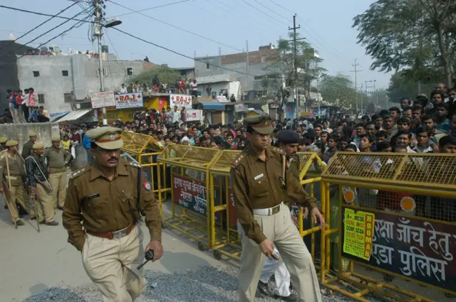निठारी कांड के दौरान जांच की एक पुरानी तस्वीर