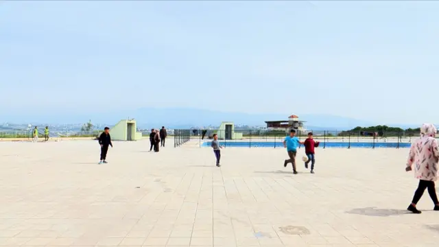 أطفال يلعبون