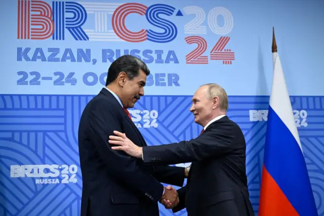 Putin e Madurocassino da blazerapertocassino da blazermãos 