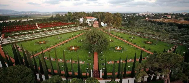 Les restes de Bahá'u'lláh se trouvent à Bahjí, près d'Akká, en Israël, un lieu de pèlerinage pour les bahá'ís.