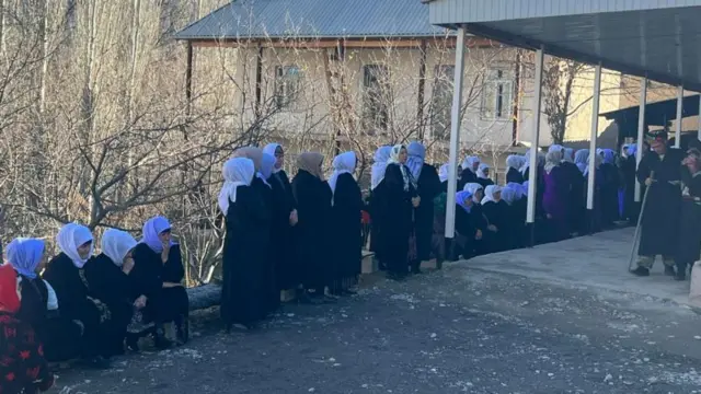 "Азаттыктын" кабарчысы Андарактагы тажия учурунан тарткан сүрөт