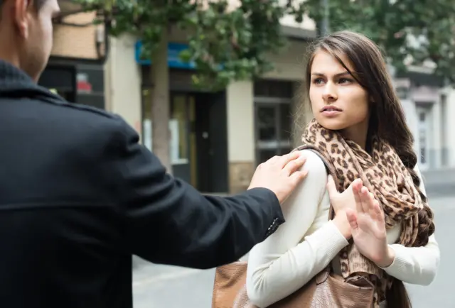 உடலில் உரசுபவரைத் தாக்குவதற்கு இந்தியப் பெண்கள் பயன்படுத்தும் சின்னஞ்சிறு ஆயுதம்