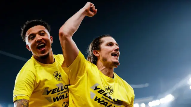 جیدون سانچو (چپ) و مارسل سابیتزر که با لباس دورتموند به فینال لیگ قهرمانان اروپا رسیدند