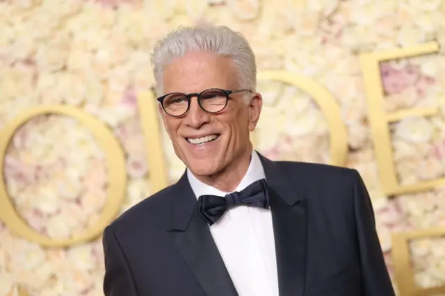 El actor Ted Danson en la alfombra roja de los Globos de Oro 2025, en el hotel Beverly Hilton, en Los Ángeles, California, Estados Unidos, el 5 de enero de 2025.