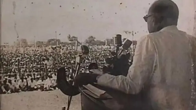 ચૂંટણીસભાને સંબોધિત કરતા આંબેડકર