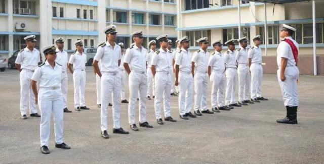 मरीन अधिकारी