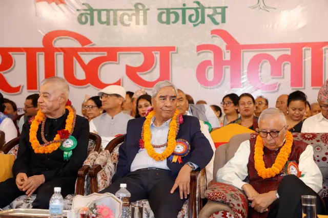 नेपाली कांग्रेसका पूर्वसभापति शेरबहादुर देउवा पक्षका नेताहरूको भेला