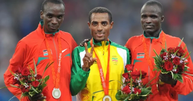 በቤጂንግ ውድድር ቀነኒሳ በ5,000 ወርቅ ሲያገኝ ኪፕቾጌ ብር አግኝቷል። 