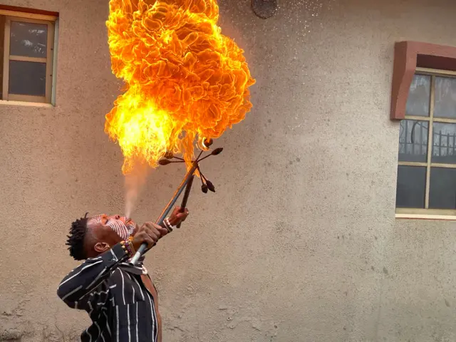 Solomon John dey play wit fire