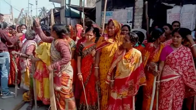 দীর্ঘদিন ধরে অত্যাচার সহ্য করার পরে রাস্তায় নেমে সন্দেশখালির নারীরা বিক্ষোভ দেখাতে শুরু করেন