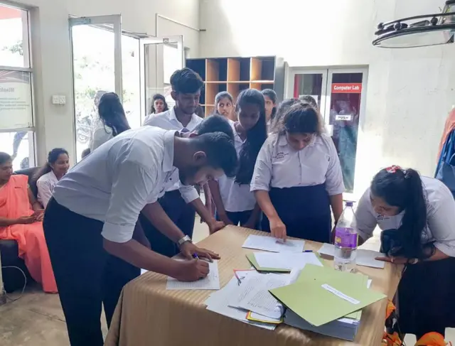 විදේශ රැකියා සඳහා සිදුවන ලියාපදිංචි කිරීම්