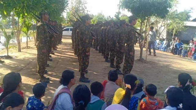 စစ်ကောင်စီနဲ့နီးစပ်တဲ့ တယ်လီဂရမ်ချန်နယ်မှာဖော်ပြထားတဲ့ ဒီဇင်ဘာလ ၄ရက်နေ့က ကန့်ဘလူမြို့နယ်တွင်း ပြည်သူ့စစ်သင်တန်းဆင်းမြင်ကွင်း