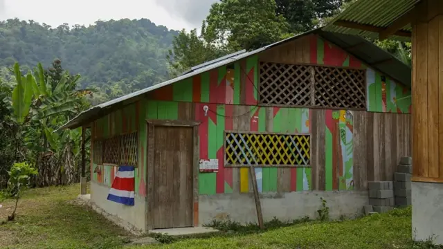 Casacaça níquel frutasTalamanca, na Costa Rica