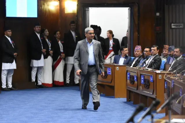 संसद्‌ बैठकमा गृहमन्त्री लेखक