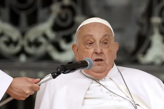 Di Pope during im Palm Sunday message