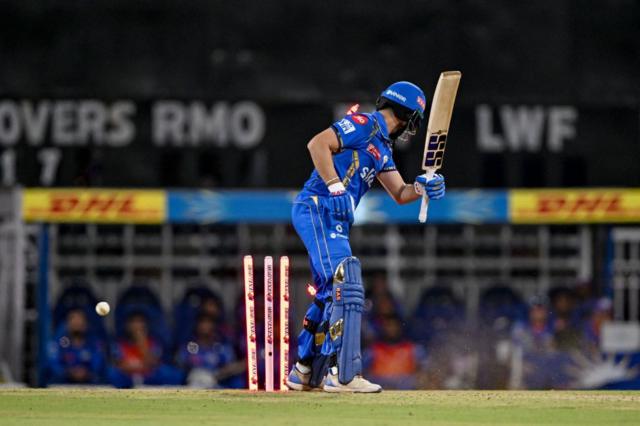 மும்பை - லக்னோ