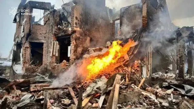 Наслідки російської атаки на Київщину у лютому 2026 року - зруйнований будинок