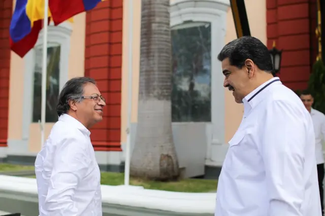 Petro y Maduro, sonrientes en el Palacio de Miraflores.