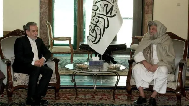 عباس عراقچی و محمد حسن آخوند، رئیس‌الوزرای طالبان