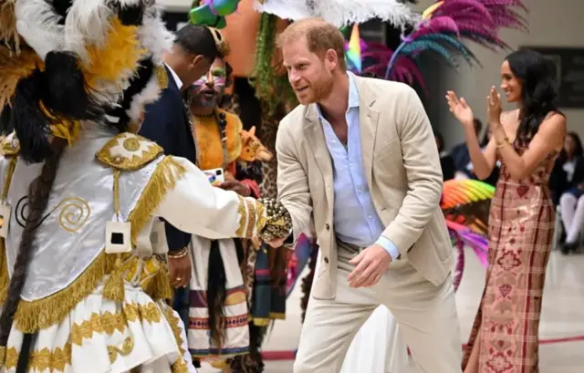 เจ้าชายแฮร์รีและพระชายา เสด็จเยือนศูนย์ศิลปะแห่งชาติของประเทศโคลอมเบียเป็นการส่วนพระองค์