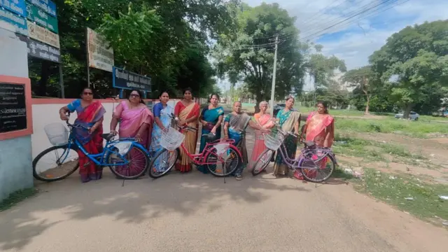 சைக்கிள் ஓட்டக் கற்றுக்கொண்டது புதுக்கோட்டை பெண்களின் வாழ்க்கையை மாற்றியது எப்படி?