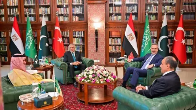 முன்னதாக, சவுதி அரேபிய வெளியுறவு அமைச்சர் பைசல் பின் ஃபர்ஹான், இஸ்லாமாபாத்தில் பாகிஸ்தான் பிரதமர் ஷாபாஸ் ஷெரீப்பை சந்தித்ததாக பிபிசி உருது தெரிவித்துள்ளது. 