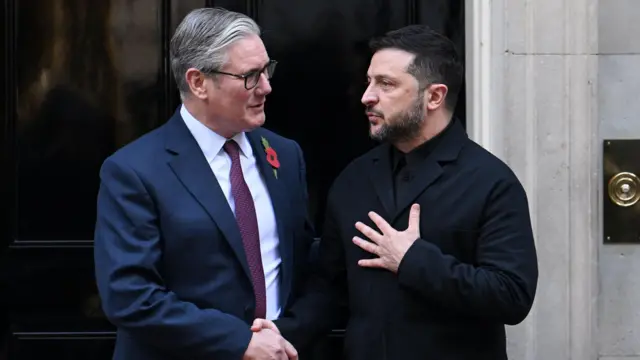 Thủ tướng ANh Keir Starmer và Tổng thống Ukraine Volodymyr Zelensky tại Văn phòng Thủ tướng Anh tháng 10/2025