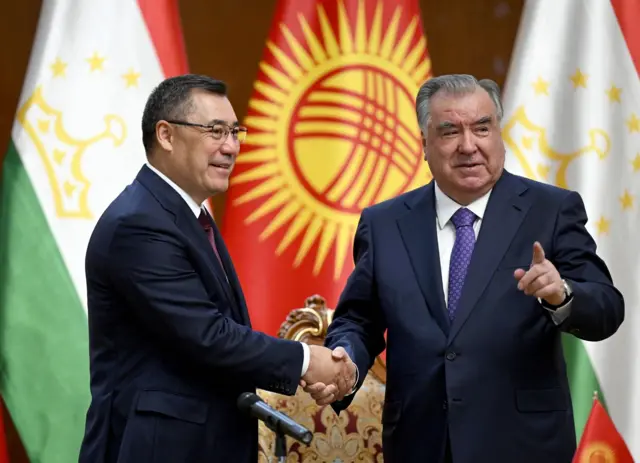 Президент Садыр Жапаров 8-июлда Тажикстандын президенти Эмомали Рахмон менен болгон сүйлөшүүлөрдөн кийин медиа үчүн билдирүү жасап, мындан ары экономикалык мамилени жакшыртууга көңүл буруларын айтты