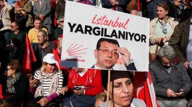 Duruşmaya katılmak isteyen bazı CHP milletvekilleriyle çok sayıda partili de Adliyesi'ye gitti