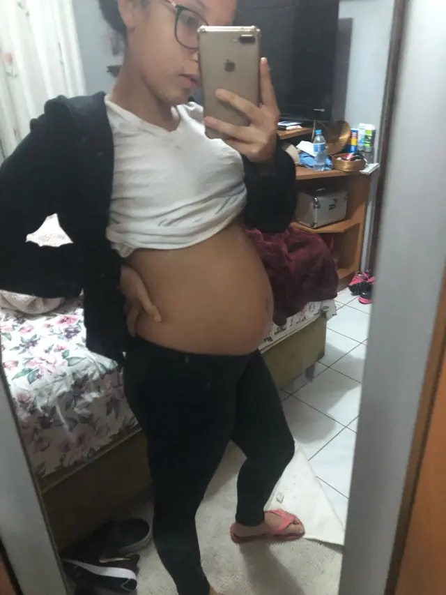 Mariana Alvesmelhor jogo para ganhar no betanoOliveira Silva fazendo selfie no espelho com a barriga aumentada