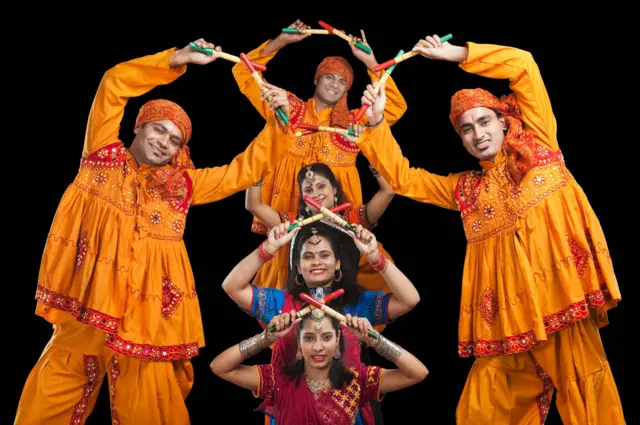 પ્રતીકાત્મક તસવીર પ્રતીકાત્મક તસવીર નવરાત્રિ, દાંડિયારાસ દાંડિયા ગરબો ગુજરાત બીબીસી ગુજરાતી