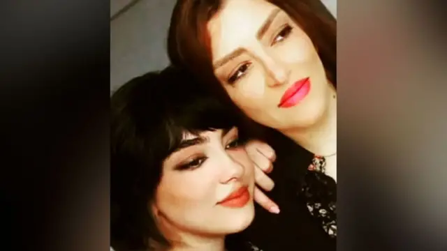 نسرین شاکرمی در کنار نیکا