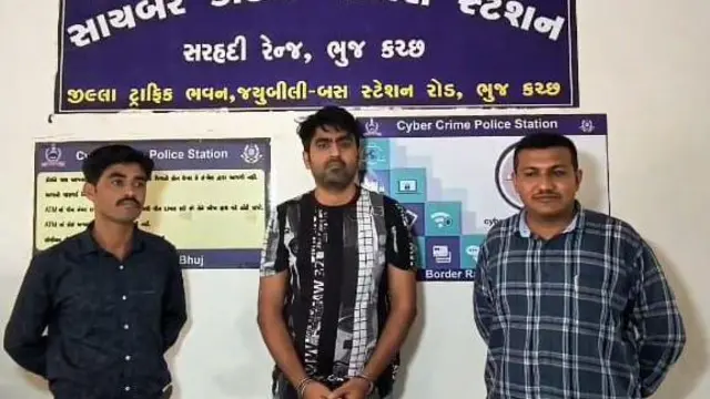 પોલીસ કસ્ટડીમાં ભરત ચૌધરીની તસવીર
