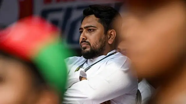  தேசியவாத காங்கிரஸ் தலைவர் நஹித் இஸ்லாம் 
