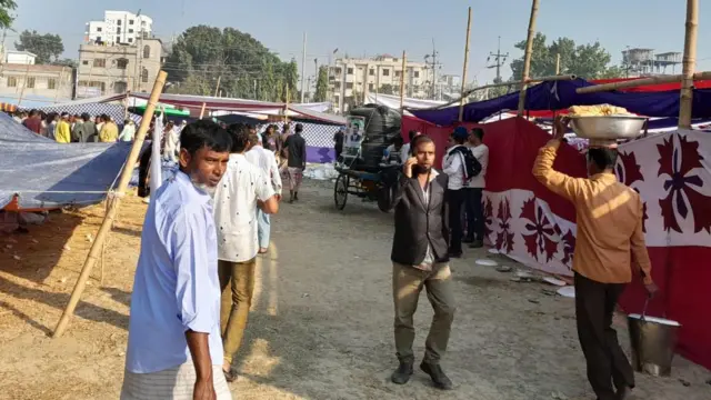  ভেন্যুতে রয়েছে অনেক প্যান্ডেল, যেখান থেকে দেয়া হচ্ছে নানা ধরনের সেবা।