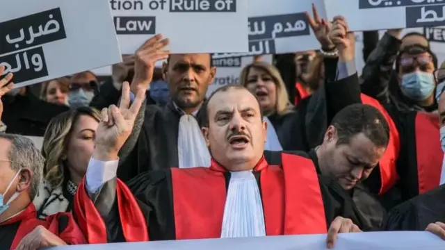 Kuachishwa kazi kwa wingi kwa majaji na rais kulizusha hasira nchini Tunisia