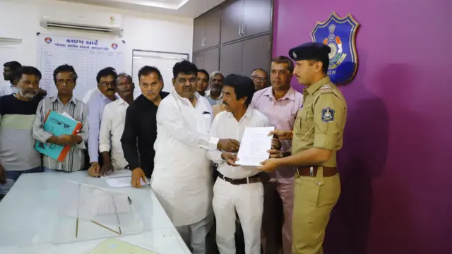 પોલીસને રજૂઆત