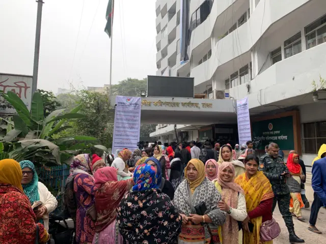 নির্বাচনে অংশ নিতে গত ডিসেম্বরে রিটার্নিং কর্মকর্তার কার্যালয়ে মনোনয়ন জমা দেন প্রার্থীরা