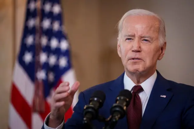 Demokratlar Biden'ı Texas'a karşı daha sert bir tutum almaya çağırıyor.