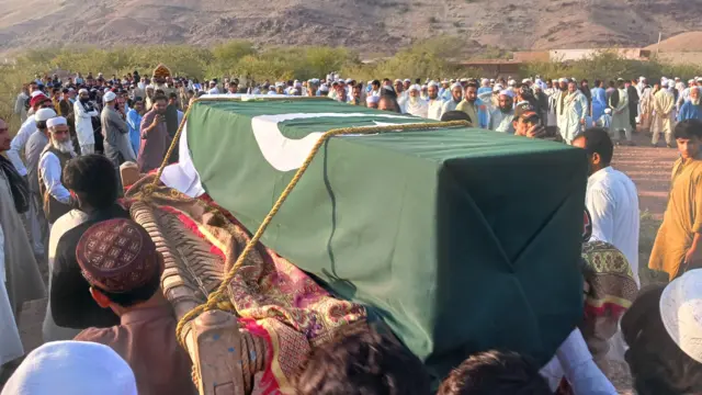 د پاکستان پوځ د اطلاعاتو او عامه اړیکو دفتر له خوا خپره شوې خبرپاڼه کې د "۲۳ "پاکستاني سرتېرو د وژل کېدو ‌ او د "۲۹ " نورو ټپي کېدو پخلی شوی و.