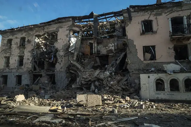 ரஷ்யாவுக்குள் 2,500 கிமீ தூரம் சென்று தாக்கும் ஏவுகணையை டிரம்ப் யுக்ரேனுக்கு வழங்குவாரா? 