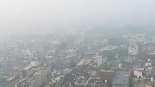 India: Delhi shuts primary schools as hazardous smog worsens