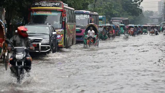 ঢাকার অনেক জায়গায় জলাবদ্ধতা দেখা যাচ্ছে, শুক্রবারের ছবি