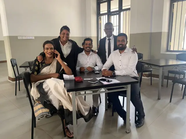 මන්ත්‍රීවරයා ඉදිරිපත් කරන ලද පනත් කෙටුම්පතට පක්ෂව අතුරු පෙත්සම් ඉදිරිපත් කළ ක්‍රියාකාරීන් අතරින් පිරිසක් 