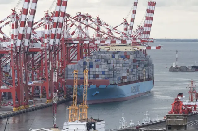 පසුගිය වසරට සාපේක්ෂව 2023 වසරේ ජනවාරි මාසයේ දී ආනයන වියදම පහළ මට්ටමක පැවති අතර, අපනයන ආදායම පහළ ගියේය