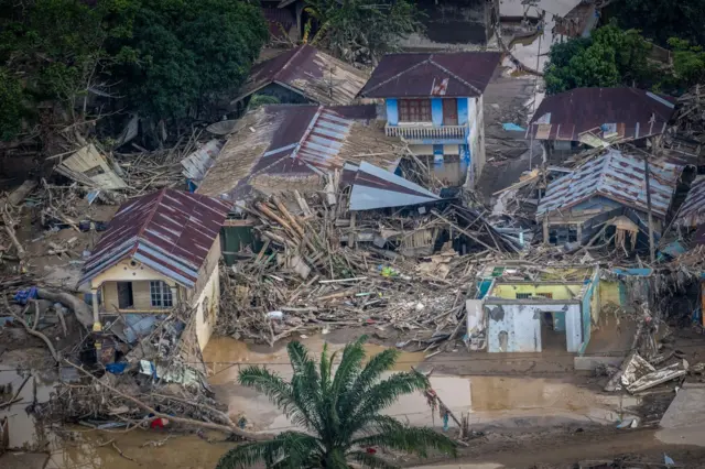 Pascabanjir bandang di Aceh Tamiang, Aceh, Kamis (4/12/2025). 