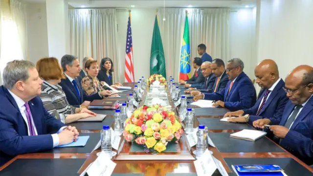 আদিস আবাবায় ইথিওপিয়ার পররাষ্ট্রমন্ত্রী ডেমেকে মেকোনের সাথে বৈঠক করছেন মার্কিন পররাষ্ট্রমন্ত্রী অ্যান্টনি ব্লিংকেন