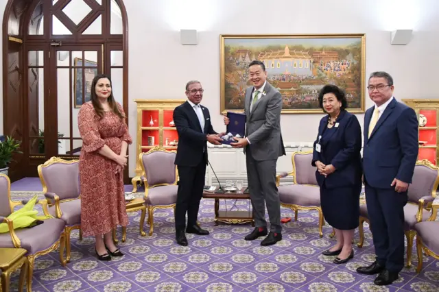 นายกฯ รับแขก