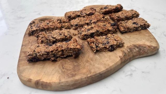 Les barres granola sont faciles à mélanger avec des ingrédients que vous avez peut-être déjà dans vos placards.